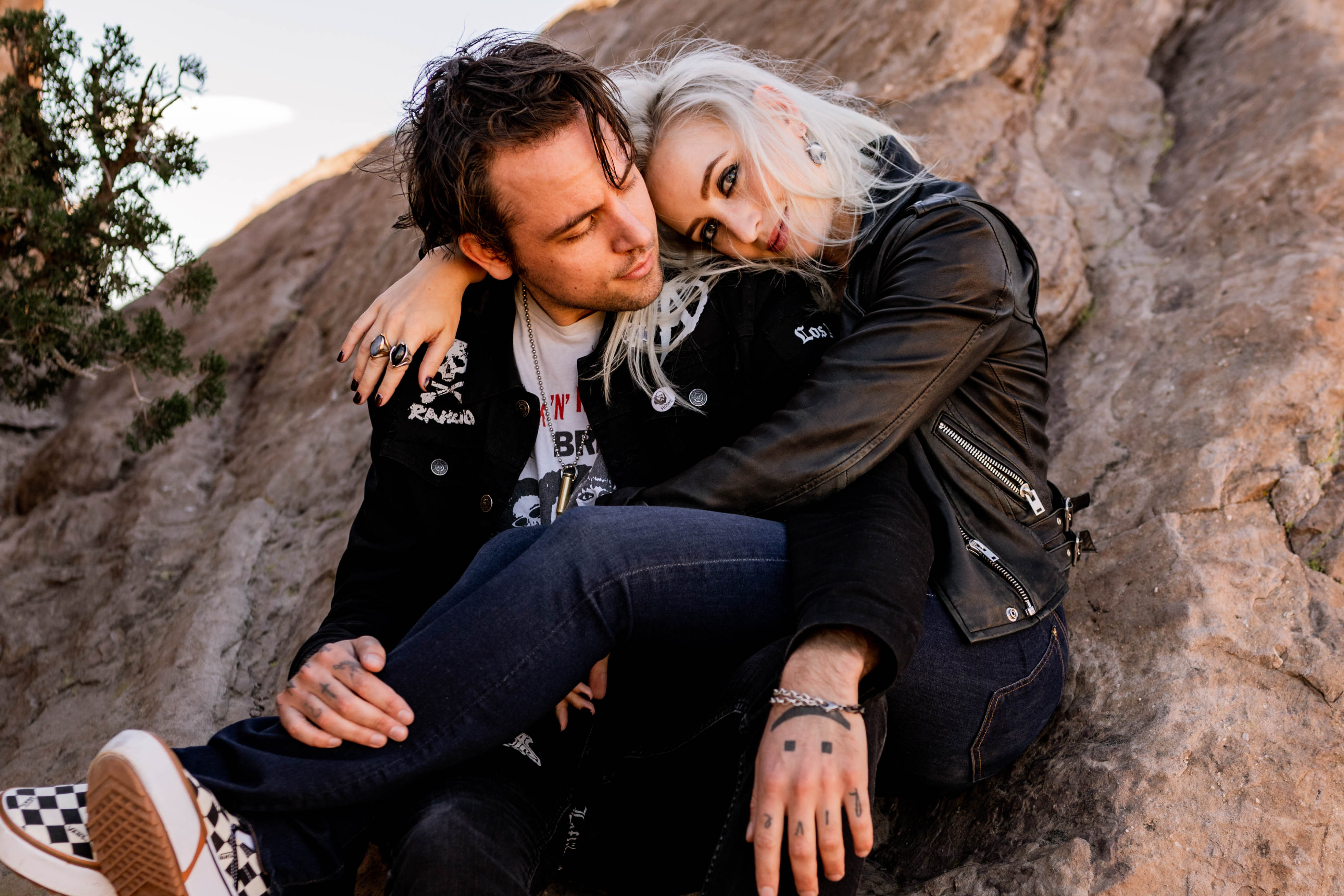 CJ & Kyle | Vasquez Rocks Couples Session - sydneyangelphotography.com